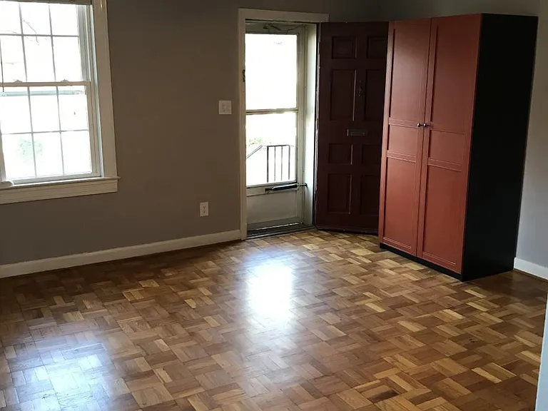 1201 S Barton St — Photo 7