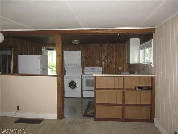 3rd image of 2440 Park Dr