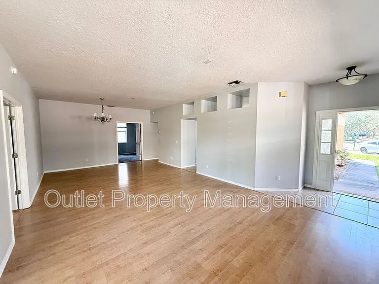 112 Peregrine Ct — Photo 4