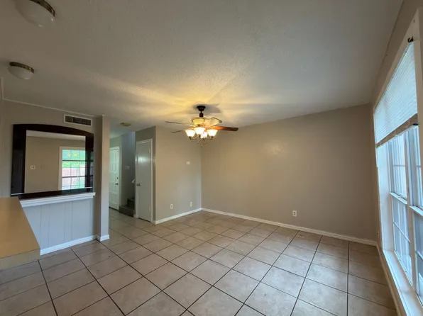 358 Valley Park Dr, Garland, TX 75043