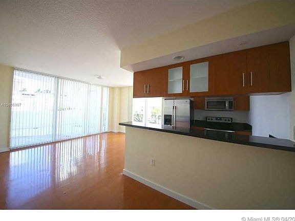 4th image of 601 NE 23rd St #Penthouse 1805