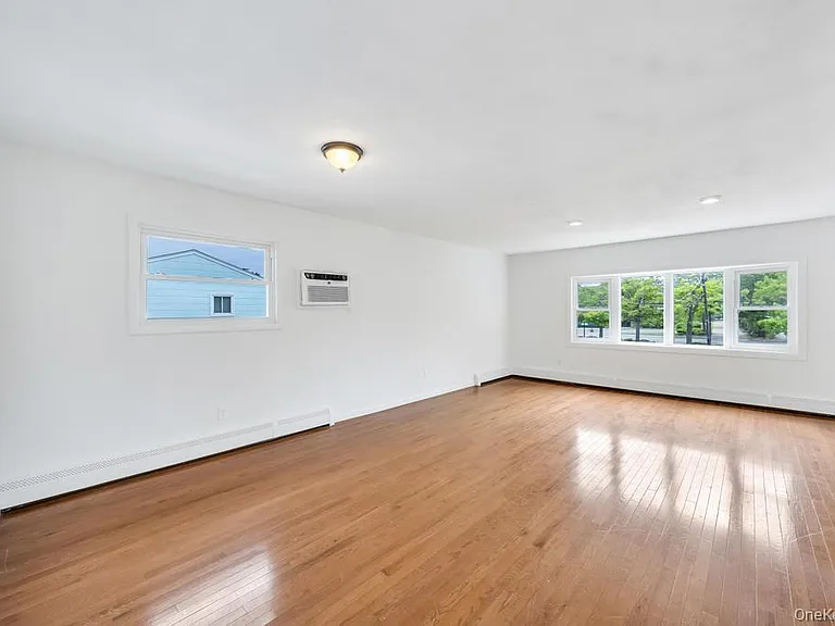 405 Massapequa Ave — Photo 10