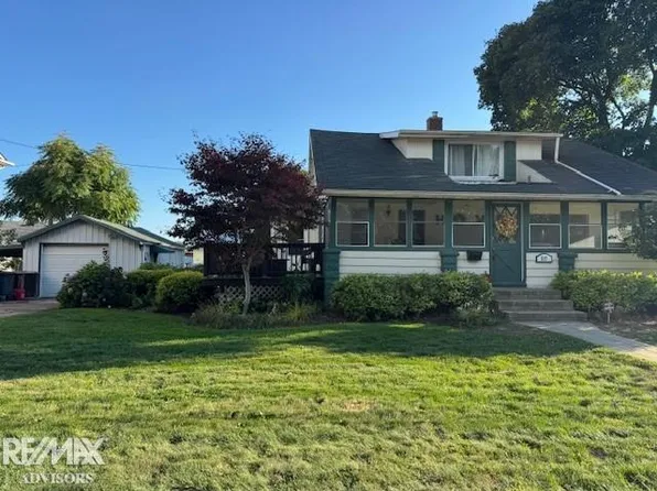 517 Cedar St, Saint Clair, MI 48079