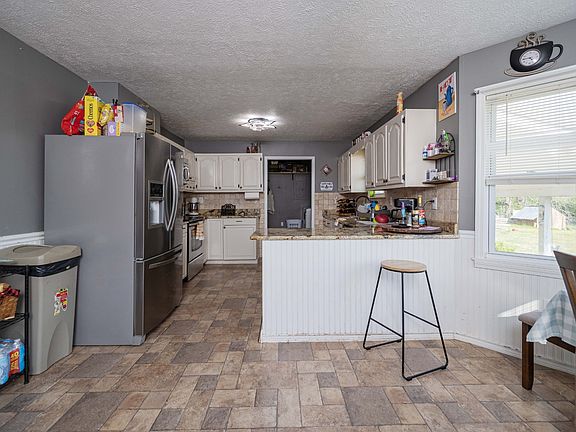 4th image of 226 Summertrace Rd