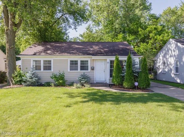 15711 W Forteen Mile Rd, Beverly Hills, MI 48025