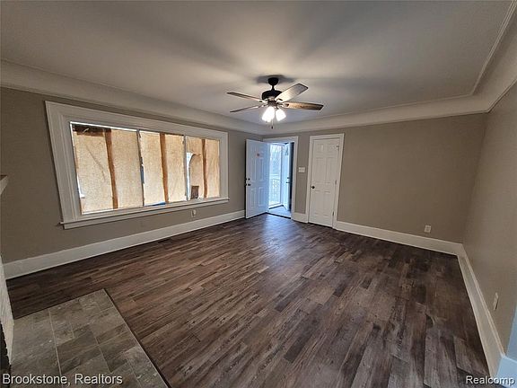 3rd image of 3264 Calvert St Floor 1