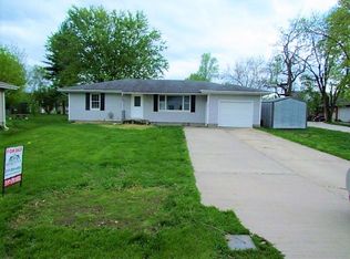 530 Park St, Nebo, IL 62355
