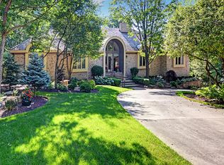 125 Oak Ridge Dr E, Burr Ridge, IL 60527