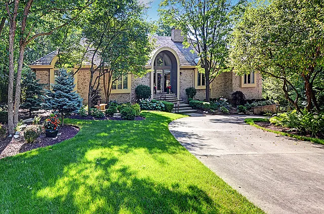 125 Oak Ridge Dr E photo 1