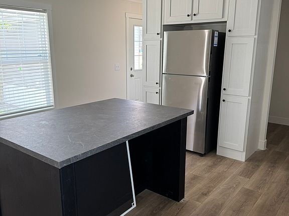 4th image of 2100 Fisher St #1