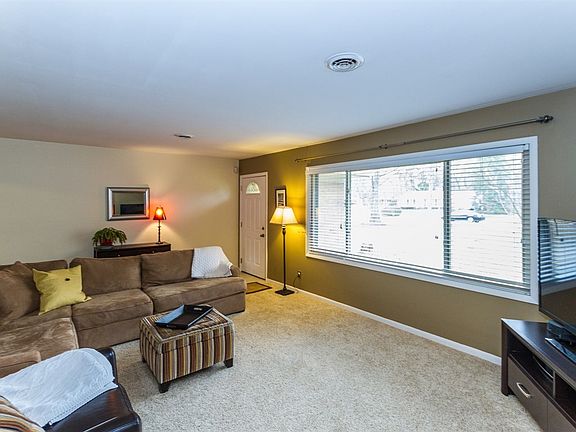3rd image of 5630 Skyridge Dr