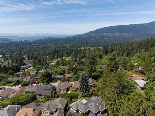 4080 Saint Pauls Ave, North Vancouver, BC V7N 1T5