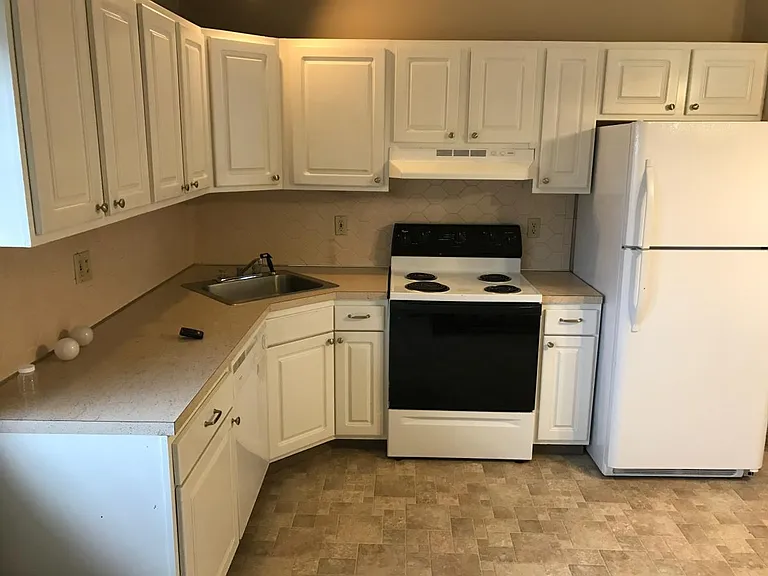 908 Skyside Dr — Photo 4