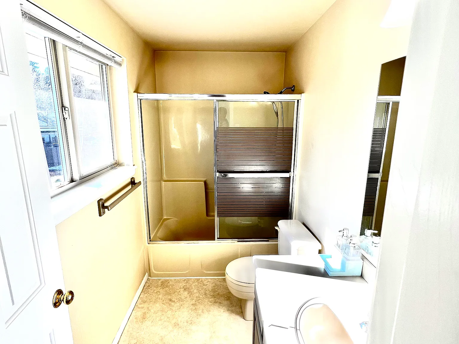2 bed, 1250 sqft, $2,200 — Photo 4