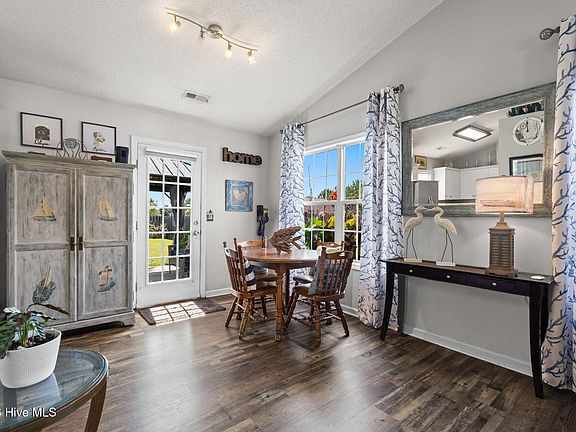 4th image of 523 Montego Court