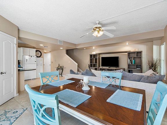 5th image of 91 Uno Lago Dr
