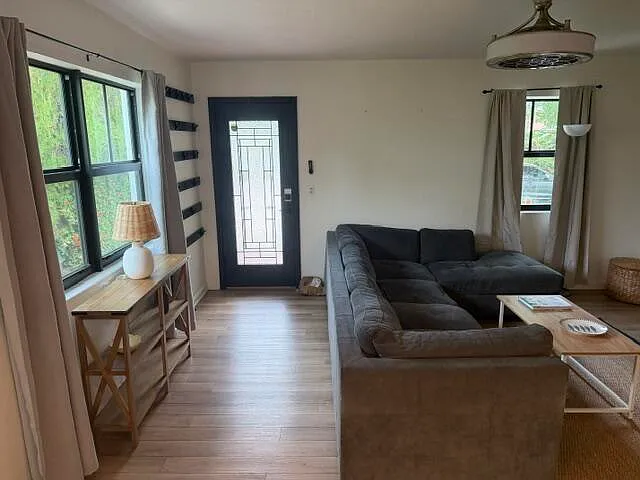 211 Princeton Dr — Photo 4
