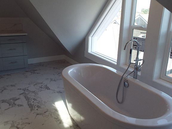 4th image of 277 C Ave #3-A