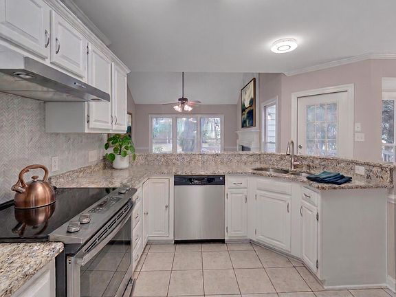 5th image of 4003 Peachway Ct