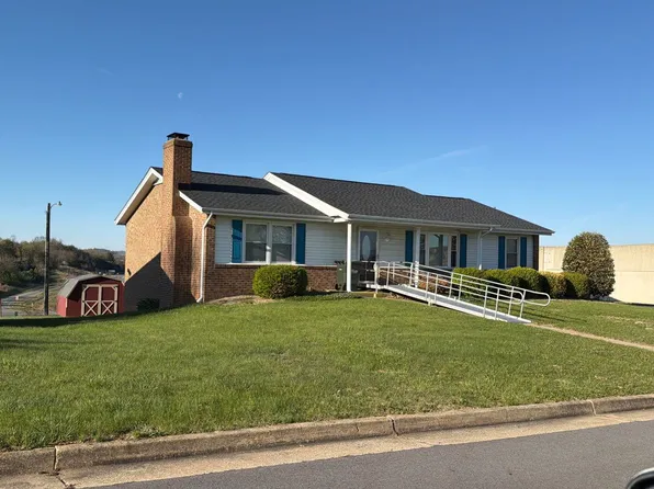 207 Fox Hill Dr, Staunton, VA 24401