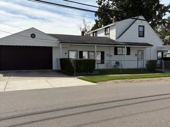 6952 Deering St, Garden City, MI 48135