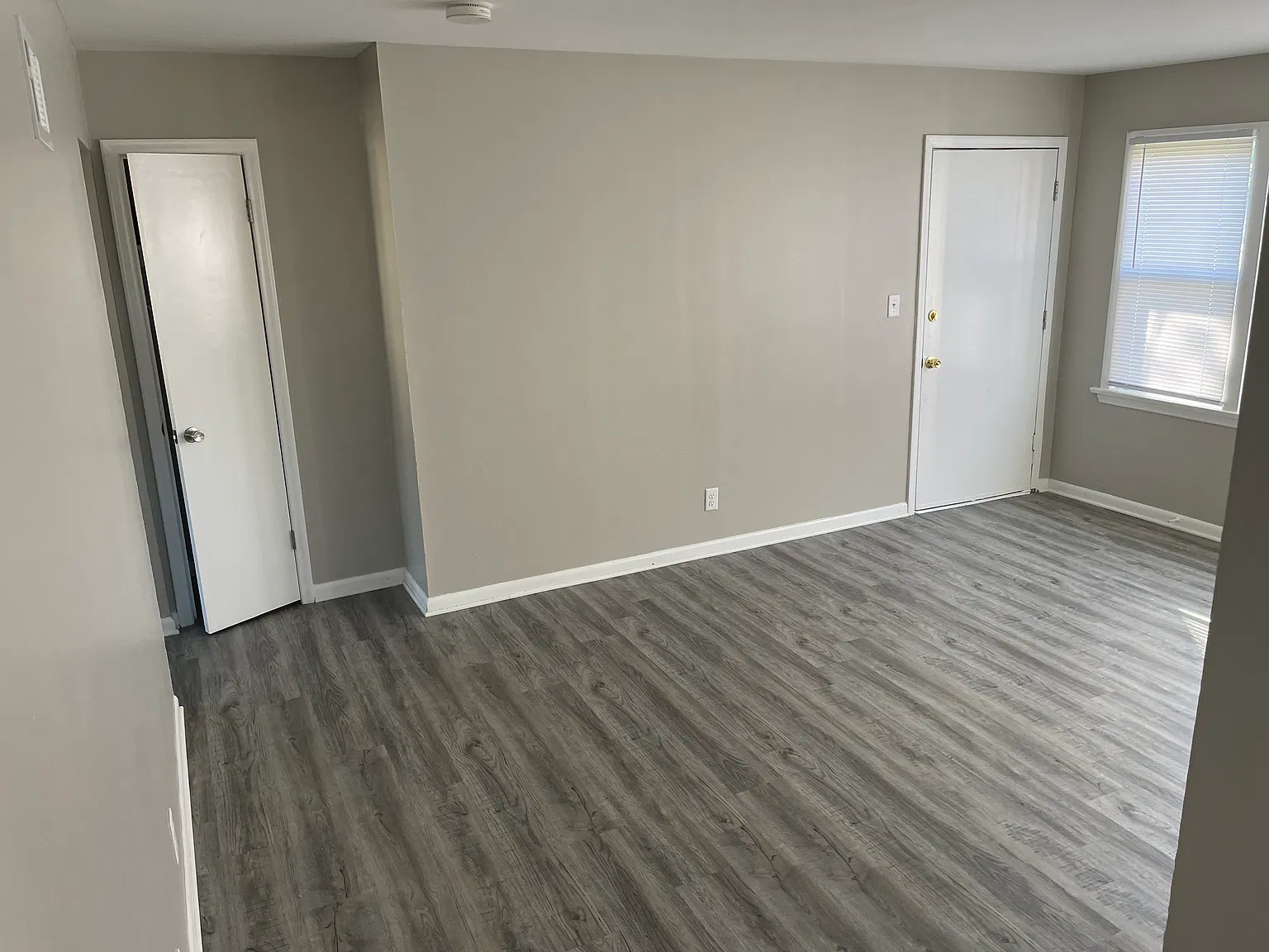 3 bed, 925 sqft, $1,300 — Photo 3