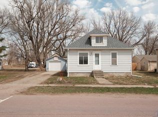 611 E 10th St, Alton, IA 51003