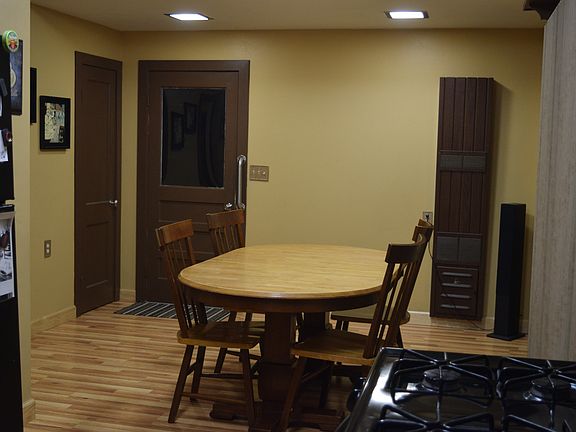 3rd image of 805 N 5th Ave