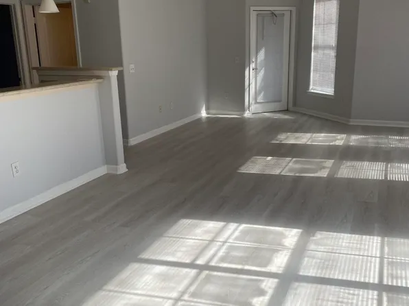 8290 Gate Pkwy #105, Jacksonville, FL 32216