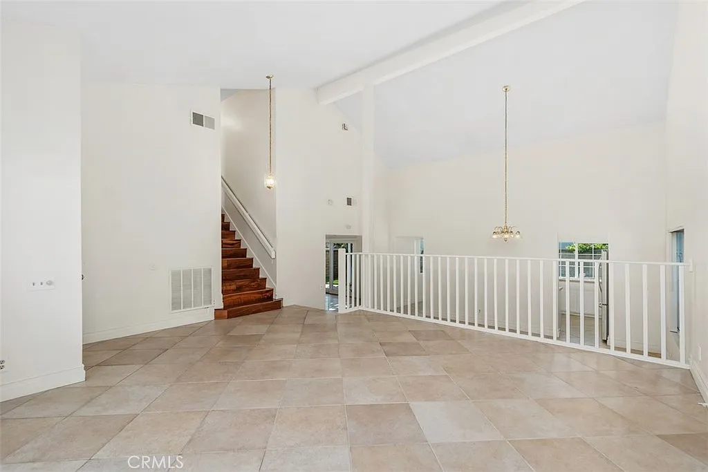 3 bed, 2.5 bath, 1945 sqft, $4,995 — Photo 4