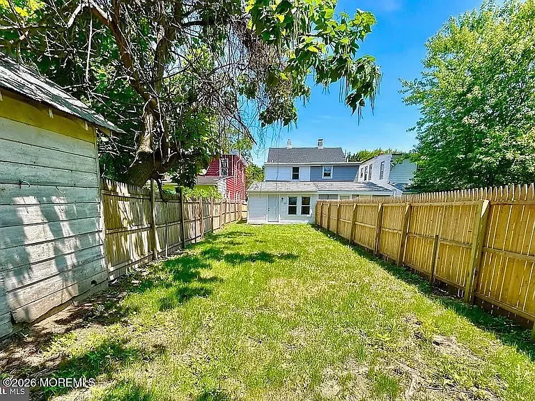 217 Wesley St — Photo 13