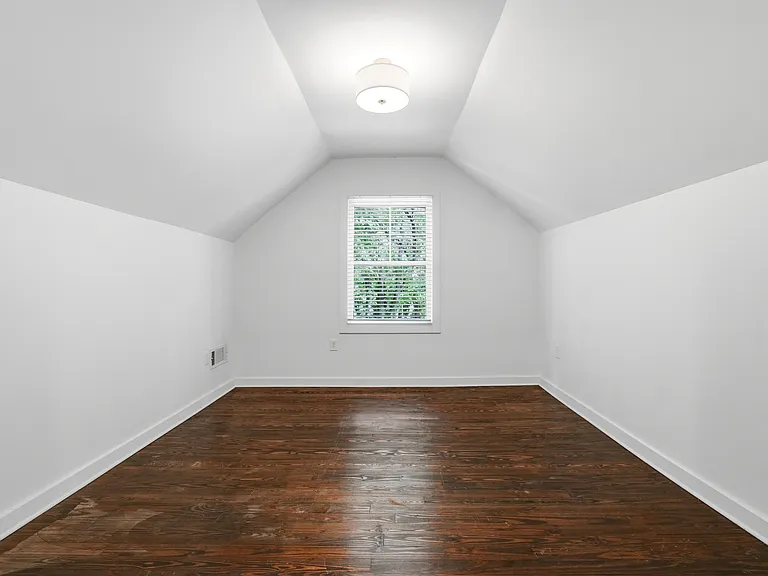 439 Oak Rd — Photo 10