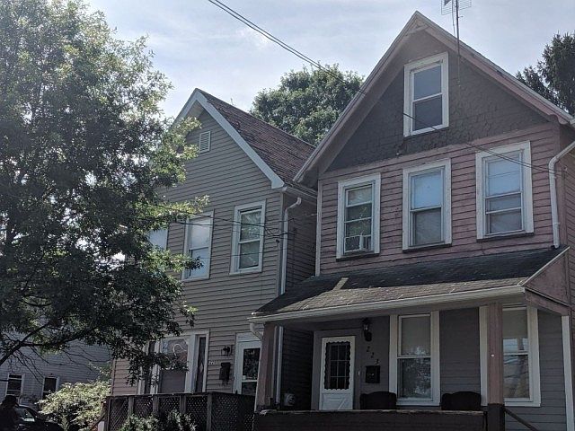 2nd image of 225 Dana St