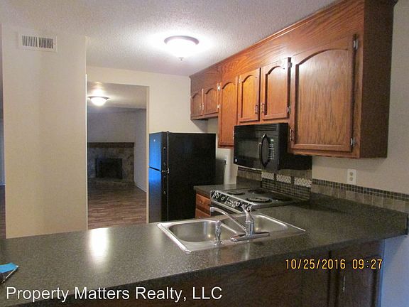 3rd image of 100 Willow Run Dr APT 2