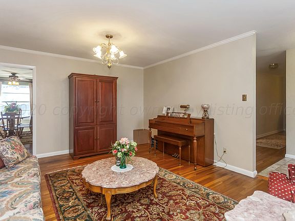 4th image of 1916 Evergreen St