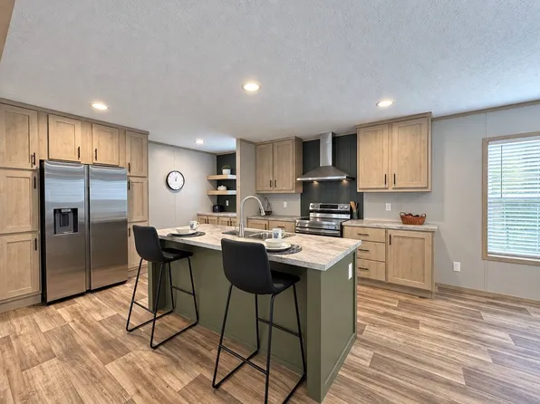 624 Reindeer Cir #174, Midway Park, NC 28544