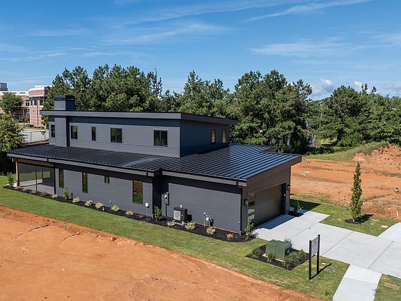 3rd image of 213 Refuge Dr