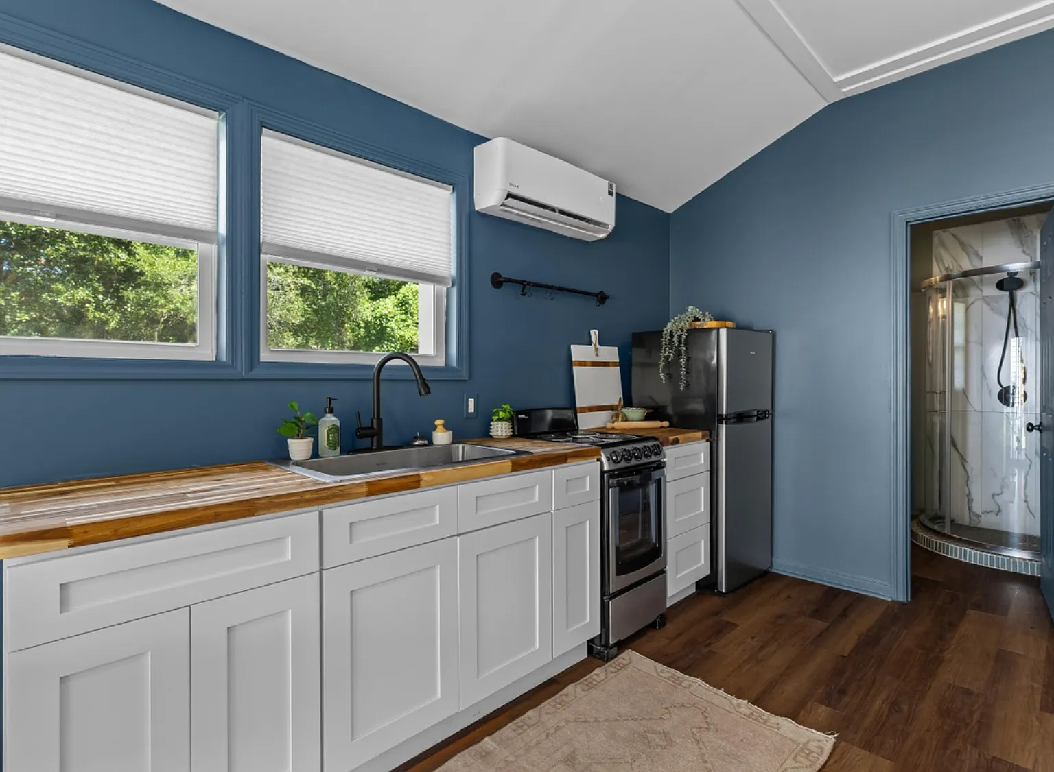 Studio, 400 sqft, $1,800 — Photo 3