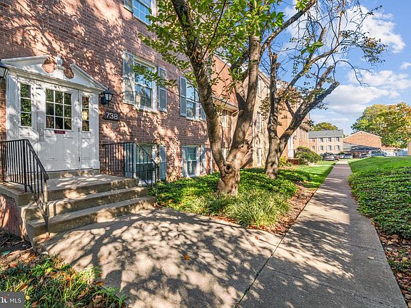 2nd image of 738 Quince Orchard Blvd APT 102