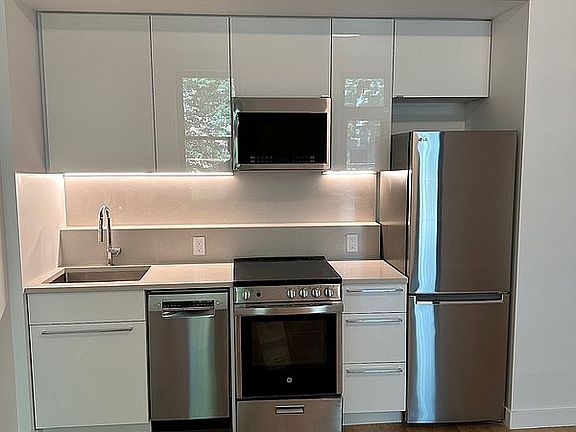 3rd image of 49 W 90th St APT 3b