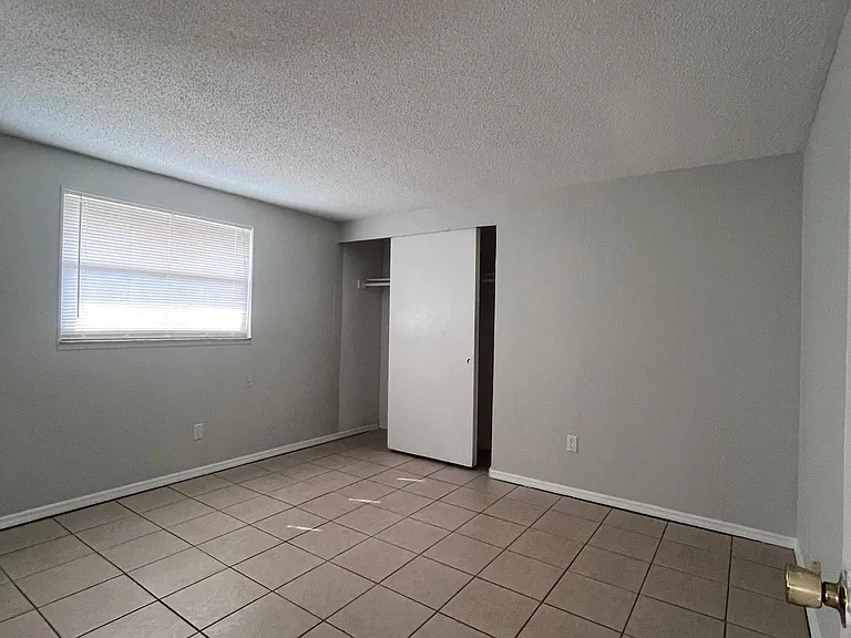 512 66th Ave W #B — Photo 9