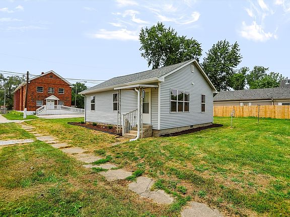 3rd image of 2658 S McClure St
