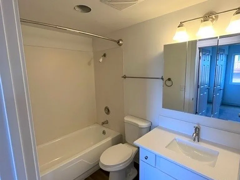 Vuemont - Renovated Modern Apartments - Renton — Photo 20