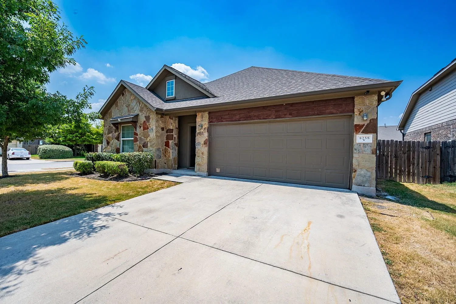 4 bed, 2.0 bath, 2268 sqft, $2,245 — Photo 2
