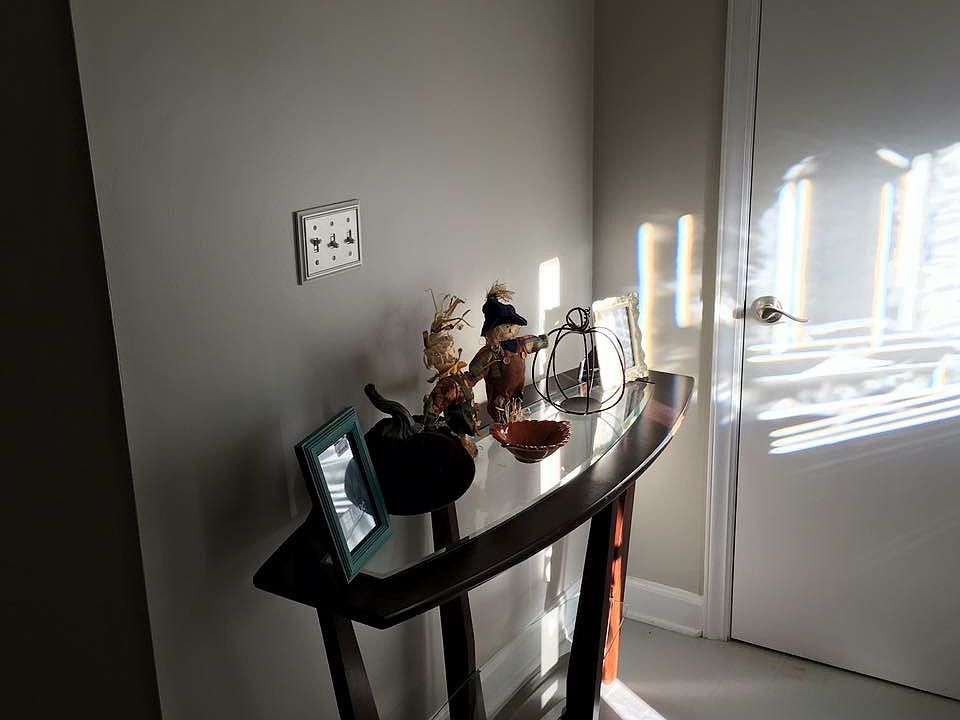 Foyer/Coat Closet