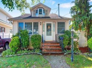 2941 Davis St, Oceanside, NY 11572