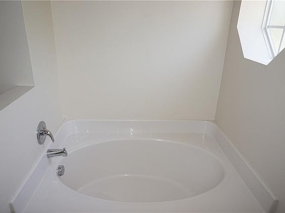 5th image of 828 Jayhil Dr
