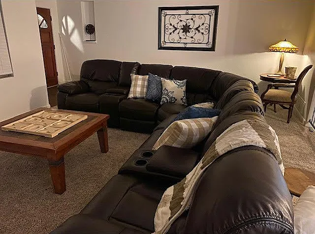 2405 Buckingham Ave — Photo 2