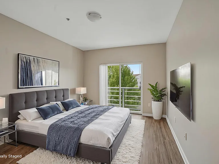 Maddox Apartments — Photo 10
