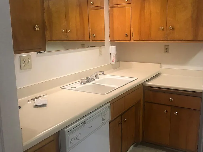 1366 Lafayette Rd — Photo 10